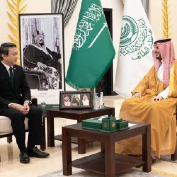 محافظ الطائف يستقبل القنصل العام لجمهورية الفلبين محافظ الطائف يستقبل القنصل العام لجمهورية الفلبين