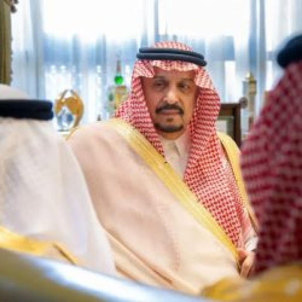 أمير الرياض يستقبل رئيس الهيئة العامة للنقل ويط لع على جهود تطوير القطاع