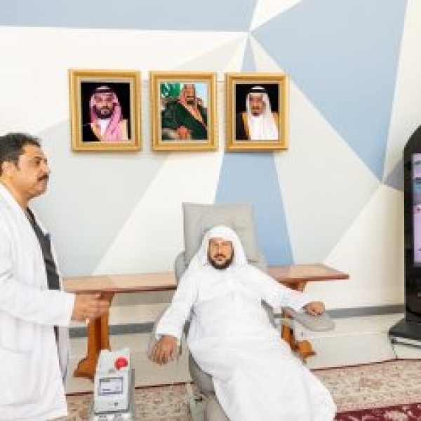 وزير الشؤون الإسلامية يدش ن حملة التبرع بالدم بمقر الوزارة في الرياض تفاعل ا مع المبادرة الوطنية لسمو ولي العهد وزير الشؤون الإسلامية يدش ن حملة التبرع بالدم بمقر الوزارة في الرياض تفاعل ا مع المبادرة الوطنية لسمو ولي العهد