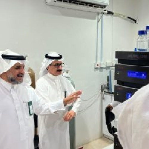 مدير عام بيئة نجران يتفقد جاهزية سير العمل في مختبر متبقيات المبيدات مدير عام بيئة نجران يتفقد جاهزية سير العمل في مختبر متبقيات المبيدات