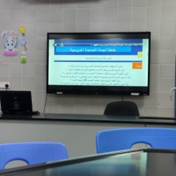 اللجنة الصحية المدرسية بمدينة بيش الصحية تزور مجمع بيش التعليمي الثاني للبنات