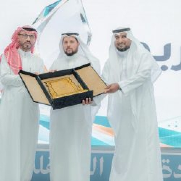 د عواجي النعمي يدش ن عيادة عين المتنقلة لطب العيون بدعم من أوقاف نورة الملاحي د عواجي النعمي يدش ن عيادة عين المتنقلة لطب العيون بدعم من أوقاف نورة الملاحي