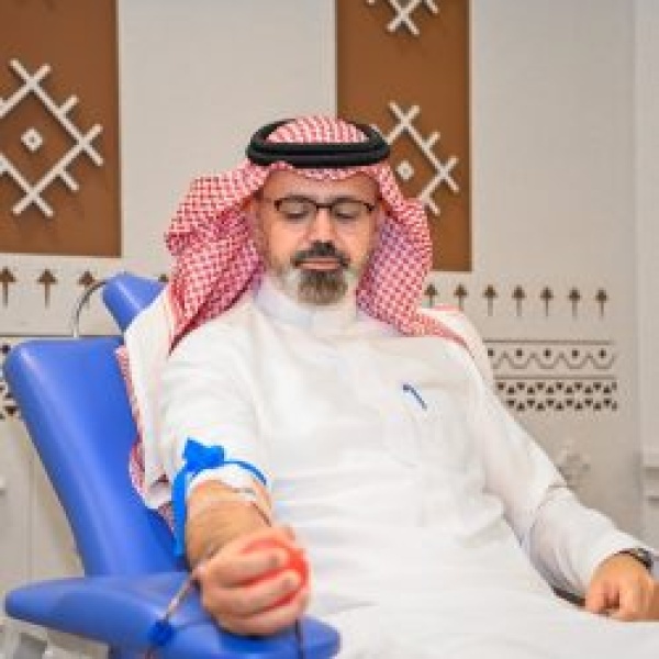 نائب أمير منطقة جازان ي شارك في الحملة الوطنية السنوية للتبرع بالدم نائب أمير منطقة جازان ي شارك في الحملة الوطنية السنوية للتبرع بالدم