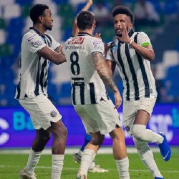 الشباب يتغل ب على الفتح بثلاثية في دوري روشن للمحترفين الشباب يتغل ب على الفتح بثلاثية في دوري روشن للمحترفين