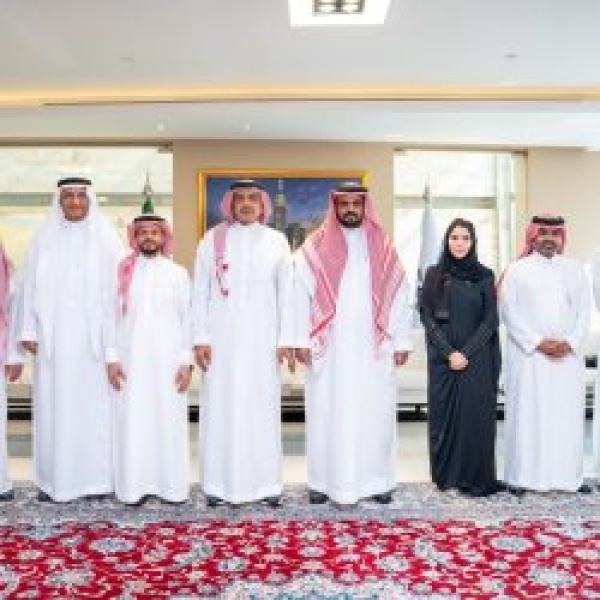 عبدالله كامل رئيس ا لغرفة مكة المكرمة لدورة ثانية والشريف وقاضي نائبين