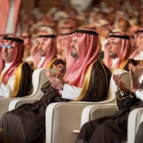 نيابة عن أمير منطقة مكة يرعى تخريج الدفعة الـ56 بجامعة الملك عبدالعزيز