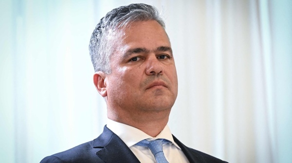 تكليف رئيس وزراء جديد بتشكيل حكومة في رومانيا تكليف رئيس وزراء جديد بتشكيل حكومة في رومانيا