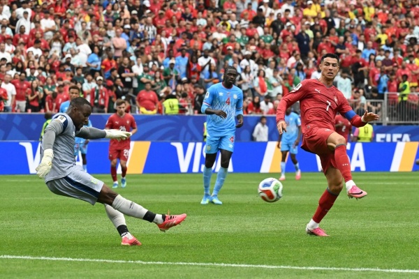 رونالد الحاضر الغائب يشرب من كأس البرازيل رونالد الحاضر الغائب يشرب من كأس البرازيل