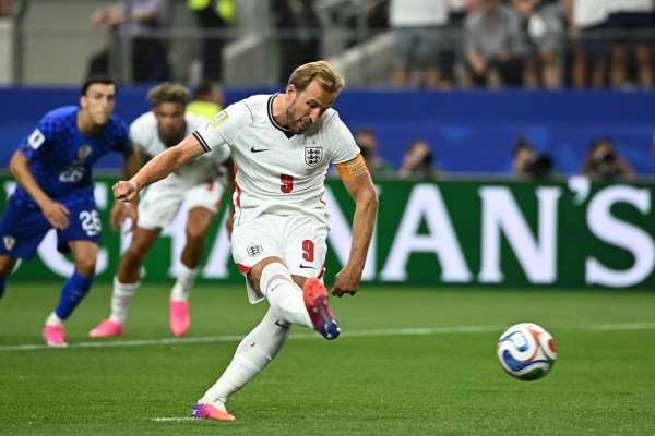 إنجلترا تكسر لعنة الكبار في كأس العالم بعد 24 عاما إنجلترا تكسر لعنة الكبار في كأس العالم بعد 24 عاما