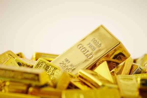 الذهب يتراجع إلى أدنى مستوياته في أكثر من 6 أشهر الذهب يتراجع إلى أدنى مستوياته في أكثر من 6 أشهر