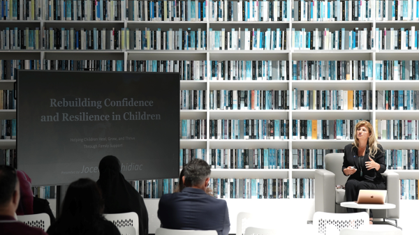 مكتبة محمد بن راشد تستعرض دور الأسرة في بناء نفسية الطفل مكتبة محمد بن راشد تستعرض دور الأسرة في بناء نفسية الطفل