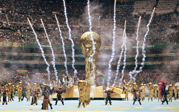 رئيسة المكسيك تشيد بافتتاح كأس العالم