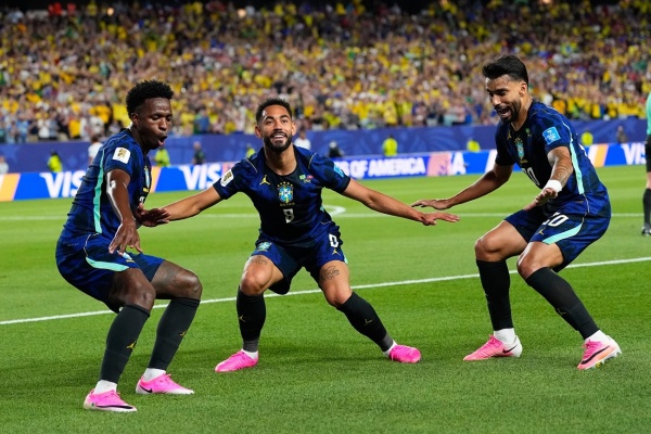 البرازيل ضد هايتي عواجيز السامبا البرازيل ضد هايتي عواجيز السامبا