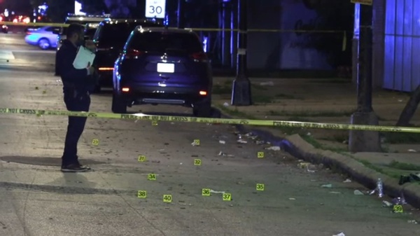 12 جريحا جراء حادث إطلاق نار في شيكاغو 12 جريحا جراء حادث إطلاق نار في شيكاغو