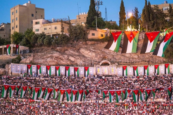 المدرج الروماني يتوشح بـ حب الأردن في وطن السادسة صباحا المدرج الروماني يتوشح بـ حب الأردن في وطن السادسة صباحا