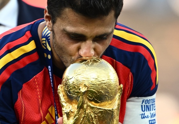الإسباني رودري أفضل لاعب في كأس العالم الإسباني رودري أفضل لاعب في كأس العالم