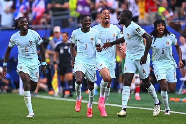 الصحف العالمية منتخب فرنسي لا ي قاو م ديوك لا تعرف الرحمة الصحف العالمية منتخب فرنسي لا ي قاو م ديوك لا تعرف الرحمة