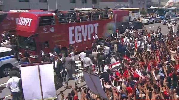 شكرا شرفتونا استقبال الأبطال لمنتخب مصر في العلمين شكرا شرفتونا استقبال الأبطال لمنتخب مصر في العلمين