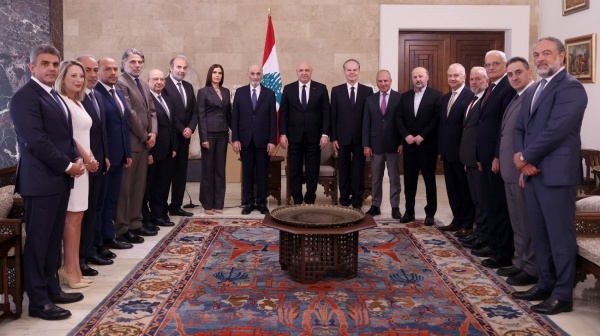 الرئيس اللبناني لا تراجع عن التفاوض المباشر مع إسرائيل الرئيس اللبناني لا تراجع عن التفاوض المباشر مع إسرائيل