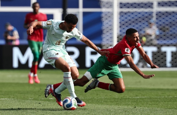 موقف محرج في مباراة فرنسا والمغرب موقف محرج في مباراة فرنسا والمغرب