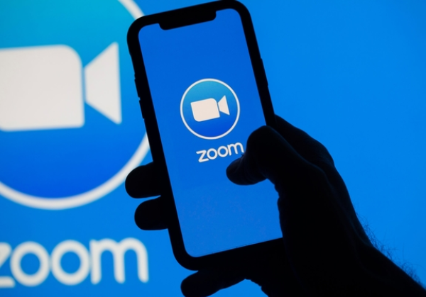 زووم تطرح الترجمة الصوتية في الاجتماعات الافتراضية زووم تطرح الترجمة الصوتية في الاجتماعات الافتراضية