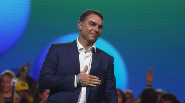 فلافيو بولسونارو يترشح لانتخابات الرئاسة في البرازيل فلافيو بولسونارو يترشح لانتخابات الرئاسة في البرازيل