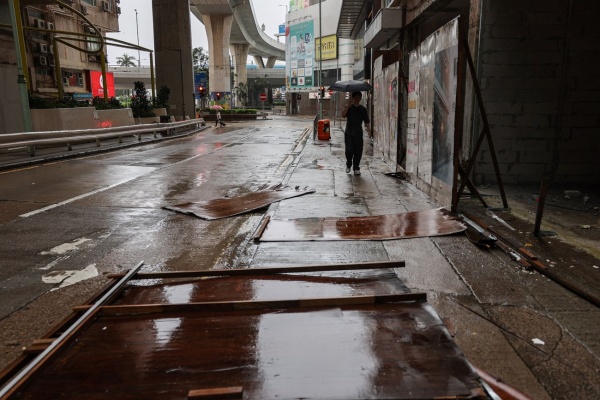 إعصار نول يتسبب في إلغاء أكثر من 20 رحلة جوية بين سنغافورة وجنوب الصين إعصار نول يتسبب في إلغاء أكثر من 20 رحلة جوية بين سنغافورة وجنوب الصين