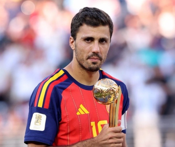 مانشستر سيتي يخطط لتجديد عقد بطل العالم