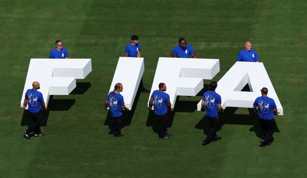 بلاتر ينتقد خطة بيع حصة في كأس العالم للمستثمرين بلاتر ينتقد خطة بيع حصة في كأس العالم للمستثمرين