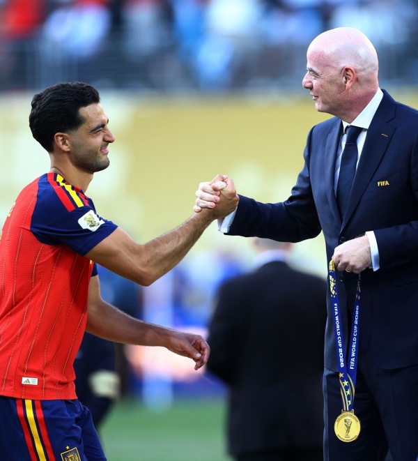 رئيس رابطة الدوري الإسباني الفيفا دمر صناعة كرة القدم رئيس رابطة الدوري الإسباني الفيفا دمر صناعة كرة القدم