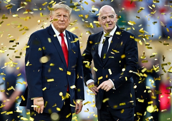 الفيفا يشعل المواجهة على بيع كأس العالم برفض التراجع عن المشروع الفيفا يشعل المواجهة على بيع كأس العالم برفض التراجع عن المشروع