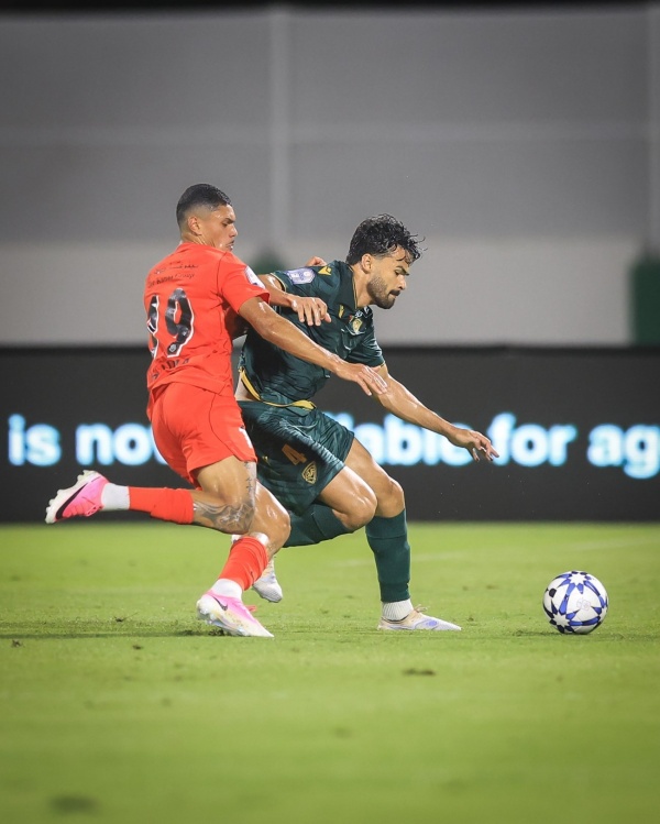 النمر يعيد ترتيب دفاع خورفكان أمام العين النمر يعيد ترتيب دفاع خورفكان أمام العين