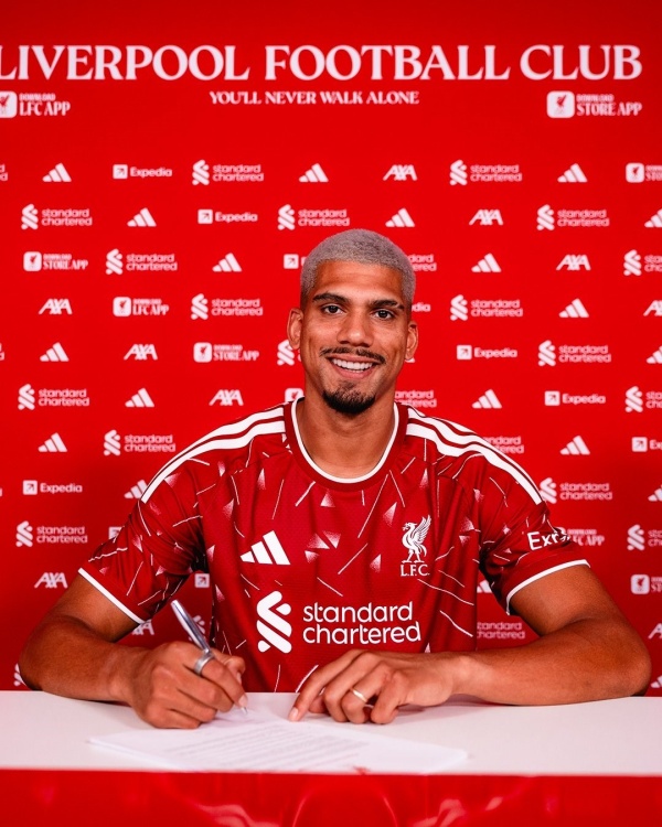 أراوخو يكشف سبب إصراره على اللعب في ليفربول أراوخو يكشف سبب إصراره على اللعب في ليفربول