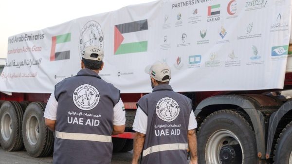 ضمن عملية الفارس الشهم 3 دخول 5 قوافل مساعدات إماراتية إلى قطاع غزة تحمل 800 طن من المساعدات الإنسانية ضمن عملية الفارس الشهم 3 دخول 5 قوافل مساعدات إماراتية إلى قطاع غزة تحمل 800 طن من المساعدات الإنسانية