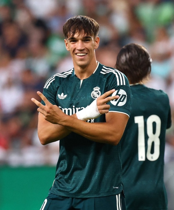 كارلوس إسبي سعيد باللعب مع ريال مدريد وأتطلع للمزيد كارلوس إسبي سعيد باللعب مع ريال مدريد وأتطلع للمزيد