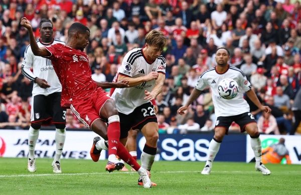 ليفربول وتشيلسي يواصلان نزيف النقاط بالدوري الإنجليزي ليفربول وتشيلسي يواصلان نزيف النقاط بالدوري الإنجليزي