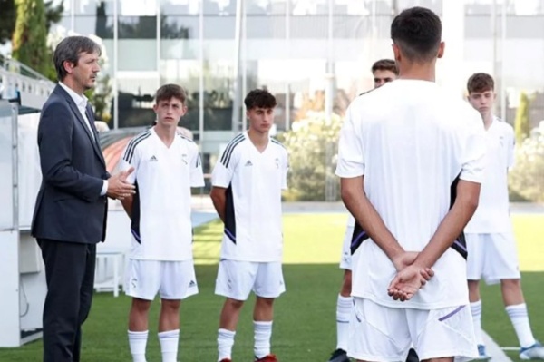 مانو فرنانديز تعر ف على الرجل الذي غي ر تفكير ريال مدريد مانو فرنانديز تعر ف على الرجل الذي غي ر تفكير ريال مدريد