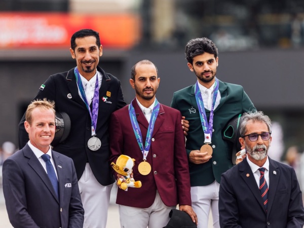 عبدالله المهيري يتو ج بفضية الفردي في قفز الحواجز بـ الأسياد عبدالله المهيري يتو ج بفضية الفردي في قفز الحواجز بـ الأسياد