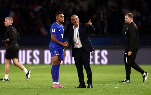 مبابي يتهكم على أنباء خلافاته مع ريال مدريد وزيدان