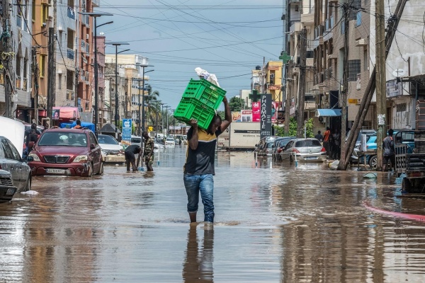 فيضانات وأمطار غزيرة تؤجل بدء العام الدراسي في السنغال