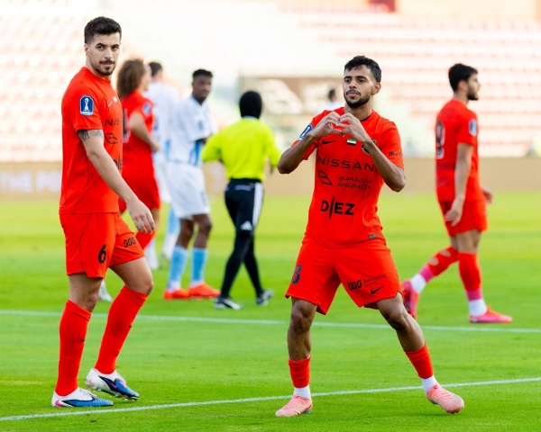شباب الأهلي يحتفل بالفوز الأول في كأس مصرف أبوظبي الإسلامي شباب الأهلي يحتفل بالفوز الأول في كأس مصرف أبوظبي الإسلامي