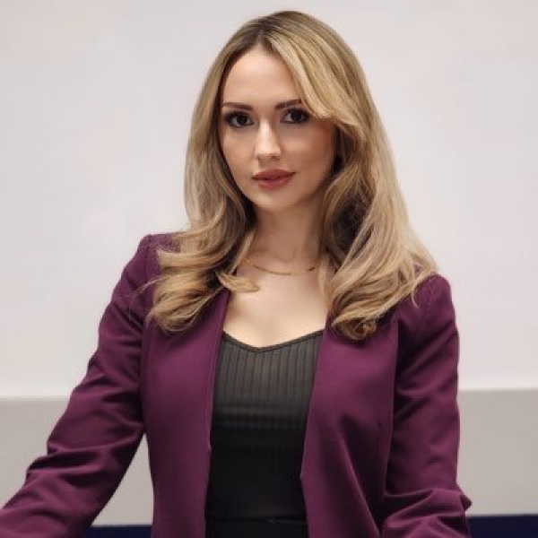 هديل عويس حرب ترمب على إيران أسقطت حاجز الخوف ومنحت طهران فرصة لاختبار أوراقها الاستراتيجية