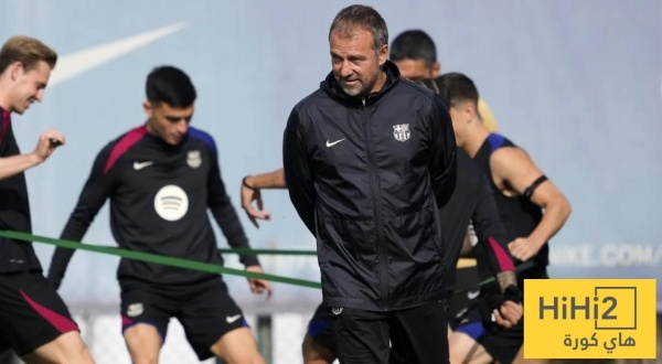 حديث جانبي بين فليك واحد اللاعبين قبل مواجهة باريس سان جيرمان حديث جانبي بين فليك واحد اللاعبين قبل مواجهة باريس سان جيرمان