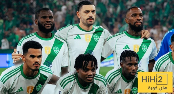 نجم الأهلي يفتح الباب للعودة إلى أوروبا