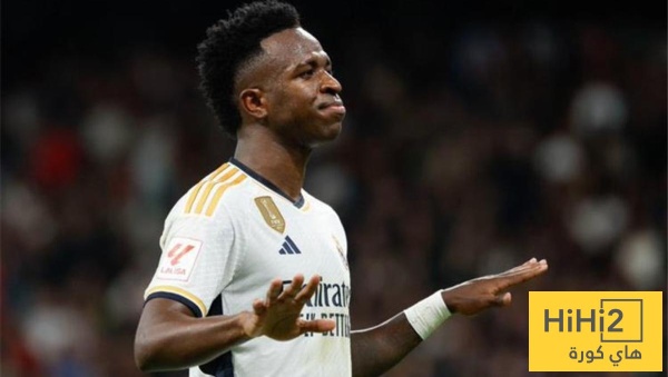 صورة غضب في البرازيل بسبب صديقة فينيسيوس 16 فرد في منزل اللاعب