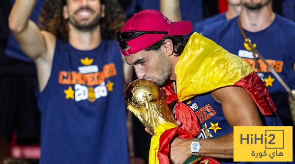 صورة قبعة فيران توريس تثير الجدل في احتفالات منتخب إسبانيا صورة قبعة فيران توريس تثير الجدل في احتفالات منتخب إسبانيا