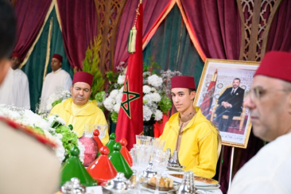 بمناسبة عيد العرش رئيس الحكومة يقيم مأدبة غذاء بحضور ولي العهد الأمير مولاي الحسن والأمير مولاي رشيد
