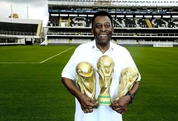 4 أرقام قياسية تمنح بيليه لقب الأفضل في تاريخ كأس العالم 4 أرقام قياسية تمنح بيليه لقب الأفضل في تاريخ كأس العالم