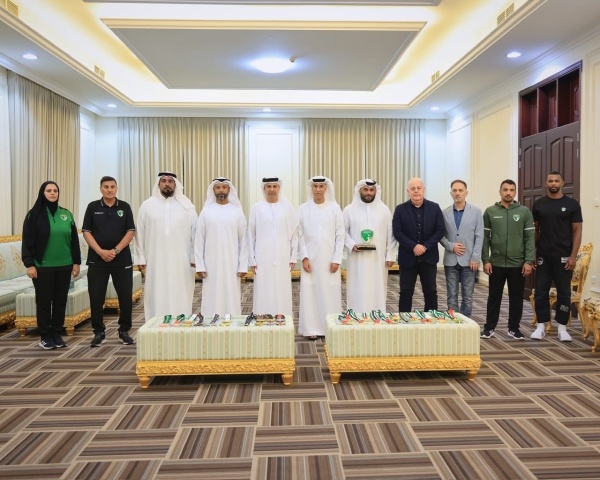 الإمارات يكرم أصحاب الإنجازات الإمارات يكرم أصحاب الإنجازات