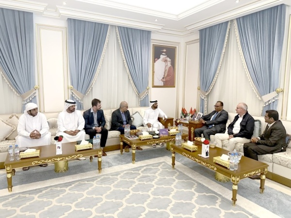 مركز سالم بن حم الثقافي يستقبل وفدا دوليا لتعزيز التعاون في التعليم والابتكار
